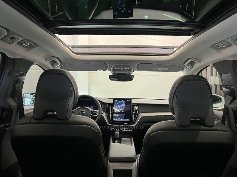 VOLVO XC60 2.0 T8 RECHARGE PLUS AWD HIBRIDO 2025/2026 ÓTIMA CAR FLORES DA CUNHA / Carros no Vale