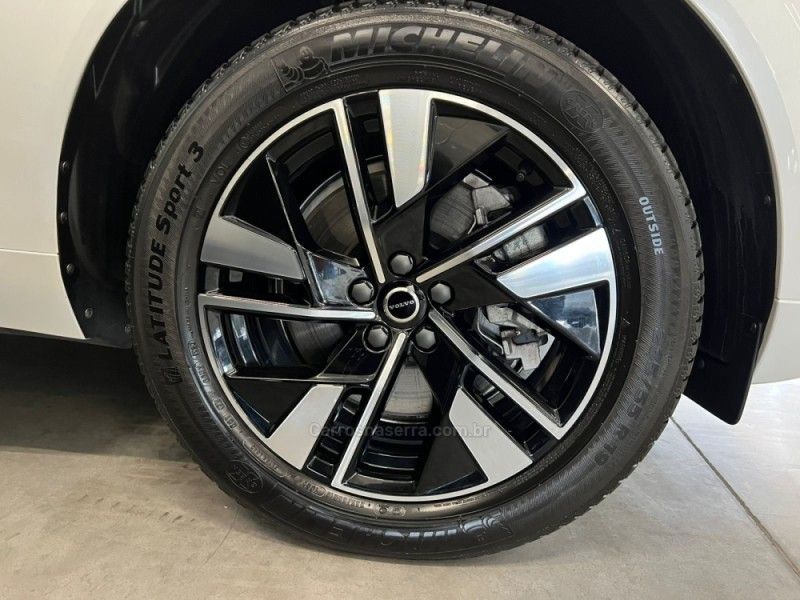 VOLVO XC60 2.0 T8 RECHARGE PLUS AWD HIBRIDO 2025/2026 ÓTIMA CAR FLORES DA CUNHA / Carros no Vale