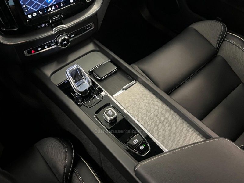 VOLVO XC60 2.0 T8 ULTIMATE DARK AWD HIBRIDO 2024/2024 ÓTIMA CAR FLORES DA CUNHA / Carros no Vale