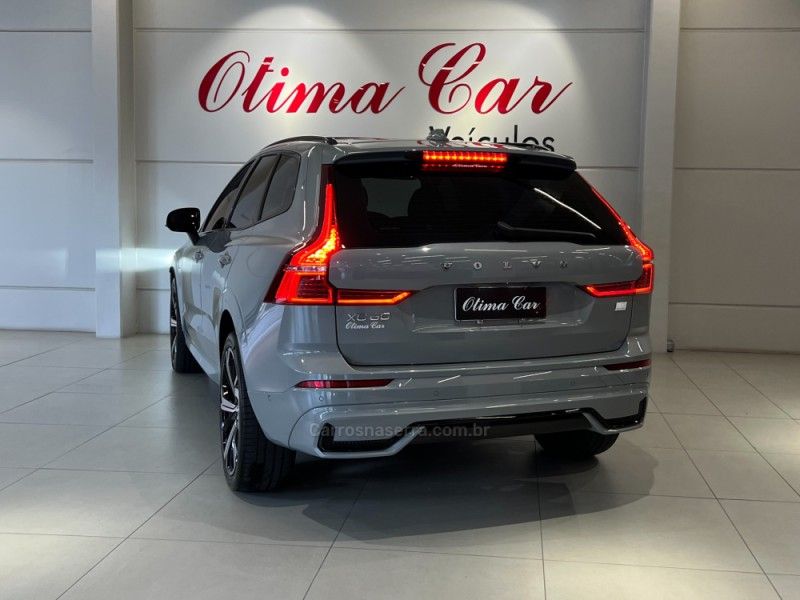 VOLVO XC60 2.0 T8 ULTIMATE DARK AWD HIBRIDO 2024/2024 ÓTIMA CAR FLORES DA CUNHA / Carros no Vale