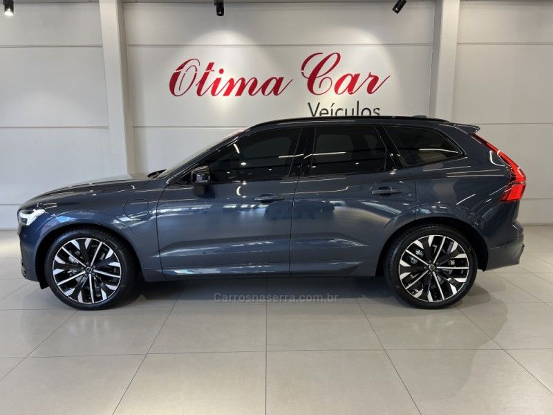VOLVO XC60 2.0 T8 ULTRA DARK AWD HÍBRIDO 2025/2026 ÓTIMA CAR FLORES DA CUNHA / Carros no Vale