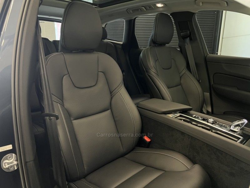 VOLVO XC60 2.0 T8 ULTRA DARK AWD HÍBRIDO 2025/2026 ÓTIMA CAR FLORES DA CUNHA / Carros no Vale