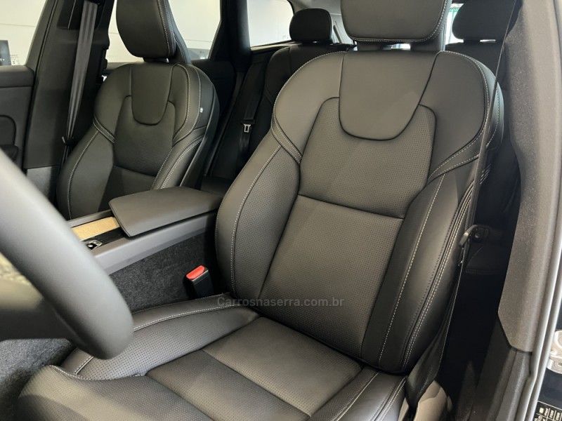 VOLVO XC60 2.0 T8 ULTRA DARK AWD HÍBRIDO 2025/2026 ÓTIMA CAR FLORES DA CUNHA / Carros no Vale