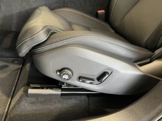 VOLVO XC60 2.0 T8 ULTRA DARK AWD HÍBRIDO 2025/2026 ÓTIMA CAR FLORES DA CUNHA / Carros no Vale