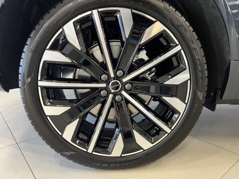 VOLVO XC60 2.0 T8 ULTRA DARK AWD HÍBRIDO 2025/2026 ÓTIMA CAR FLORES DA CUNHA / Carros no Vale