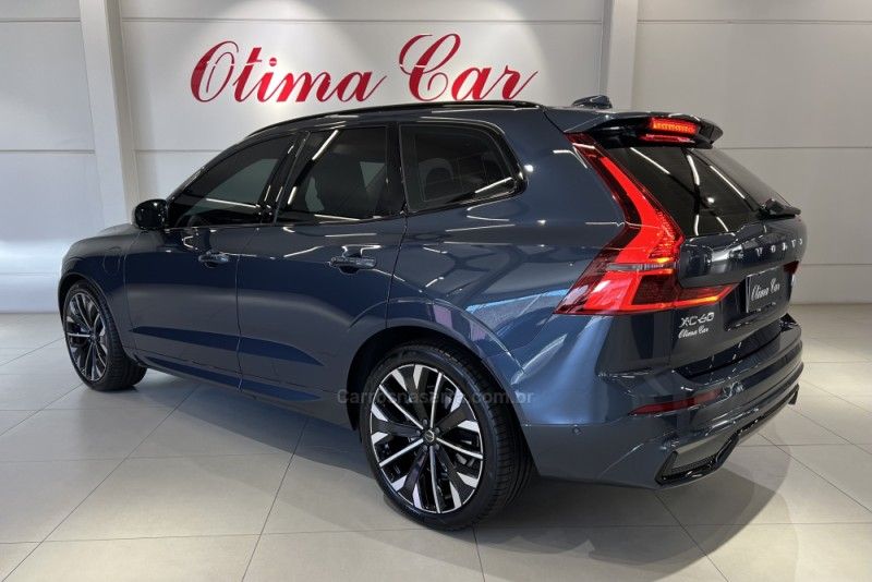 VOLVO XC60 2.0 T8 ULTRA DARK AWD HÍBRIDO 2025/2026 ÓTIMA CAR FLORES DA CUNHA / Carros no Vale