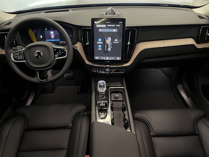 VOLVO XC60 2.0 T8 ULTRA DARK AWD HÍBRIDO 2025/2026 ÓTIMA CAR FLORES DA CUNHA / Carros no Vale