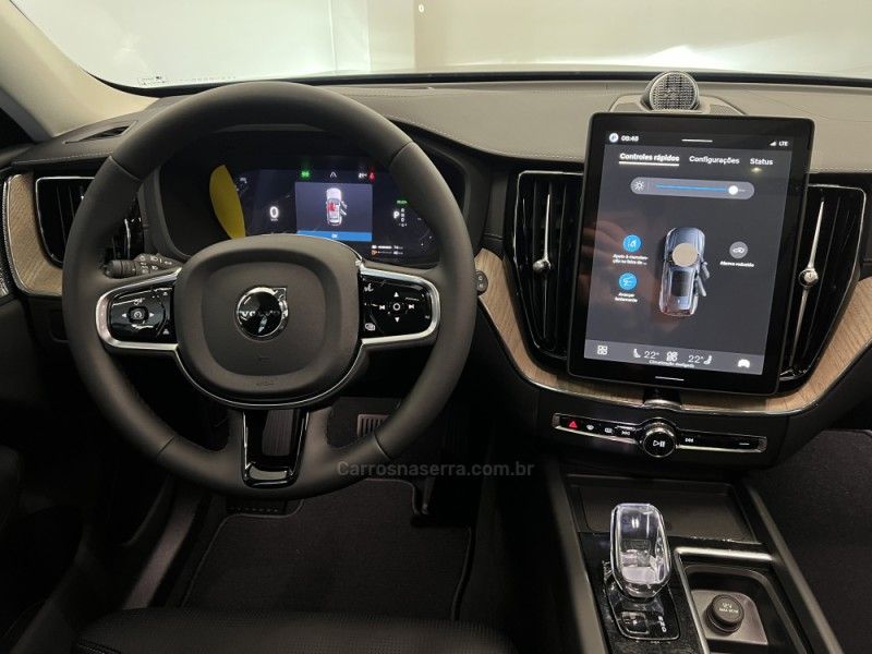 VOLVO XC60 2.0 T8 ULTRA DARK AWD HÍBRIDO 2025/2026 ÓTIMA CAR FLORES DA CUNHA / Carros no Vale