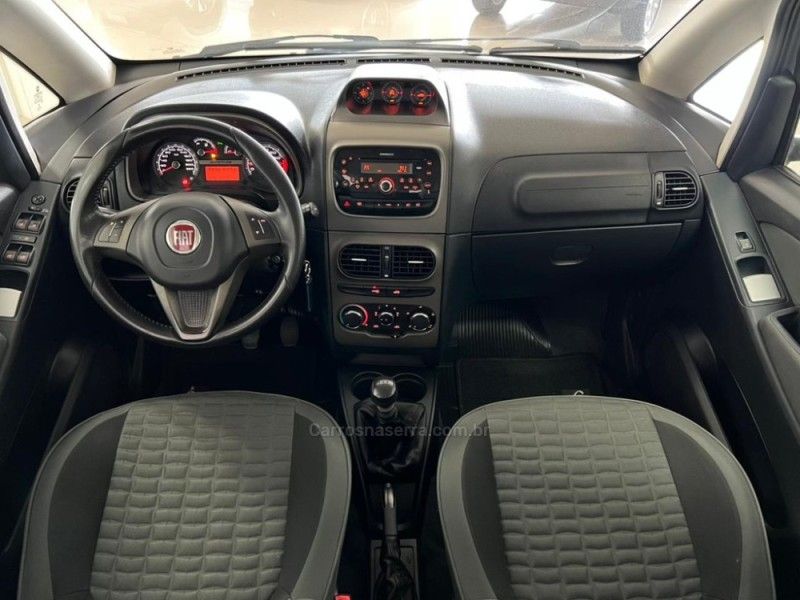 FIAT IDEA 1.8 MPI ADVENTURE 8V 2015/2016 CIMIRRO AUTOMÓVEIS TAQUARA / Carros no Vale