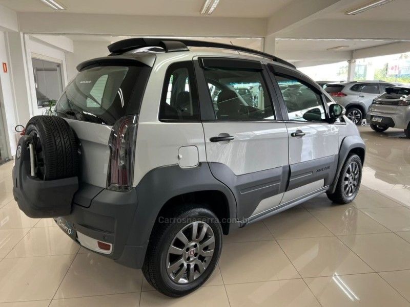 FIAT IDEA 1.8 MPI ADVENTURE 8V 2015/2016 CIMIRRO AUTOMÓVEIS TAQUARA / Carros no Vale
