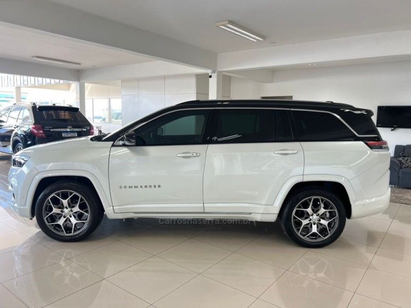 JEEP COMMANDER 1.3 OVERLAND T270 16V 4X2 TURBO 2023/2023 CIMIRRO AUTOMÓVEIS TAQUARA / Carros no Vale
