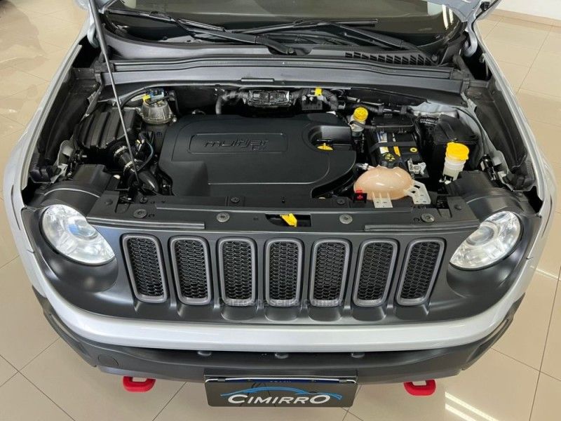 JEEP RENEGADE 2.0 16V TURBO TRAILHAWK 4X4 2015/2016 CIMIRRO AUTOMÓVEIS TAQUARA / Carros no Vale JEEP RENEGADE 2.0 16V TURBO TRAILHAWK 4X4 2015/2016 CIMIRRO AUTOMÓVEIS TAQUARA / Carros no Vale