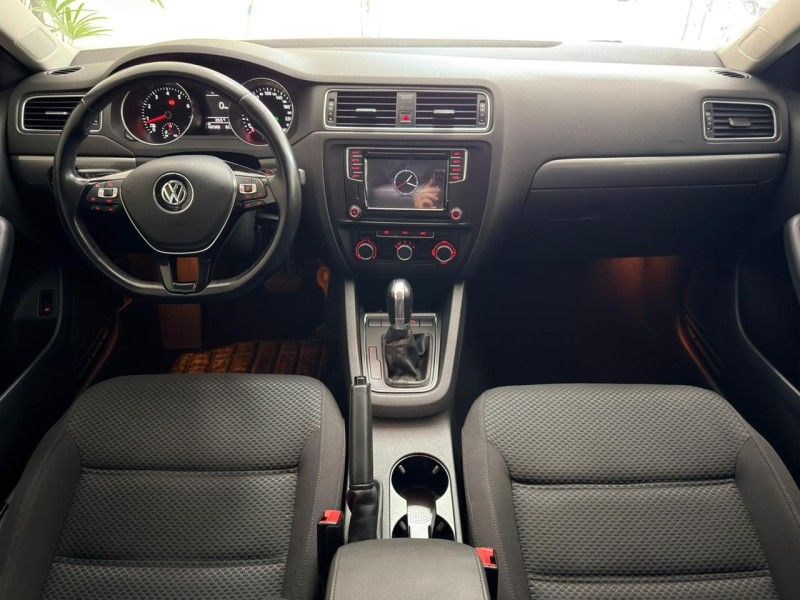 VOLKSWAGEN JETTA 1.4 16V TSI COMFORTLINE TIPTRONIC 2016/2017 ANDRIGO VEÍCULOS CAXIAS DO SUL / Carros no Vale
