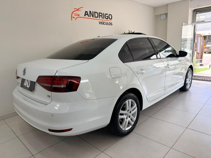 VOLKSWAGEN JETTA 1.4 16V TSI COMFORTLINE TIPTRONIC 2016/2017 ANDRIGO VEÍCULOS CAXIAS DO SUL / Carros no Vale