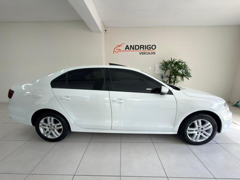 VOLKSWAGEN JETTA 1.4 16V TSI COMFORTLINE TIPTRONIC 2016/2017 ANDRIGO VEÍCULOS CAXIAS DO SUL / Carros no Vale