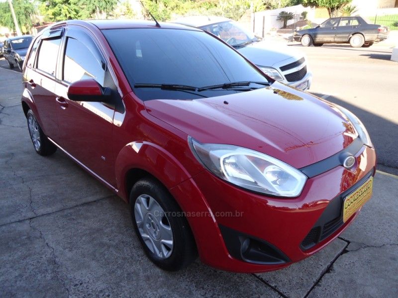 FORD FIESTA 1.0 MPI CLASS 8V 2014/2014 BOURSCHEID CARROS E MOTOS SANTA CLARA DO SUL / Carros no Vale