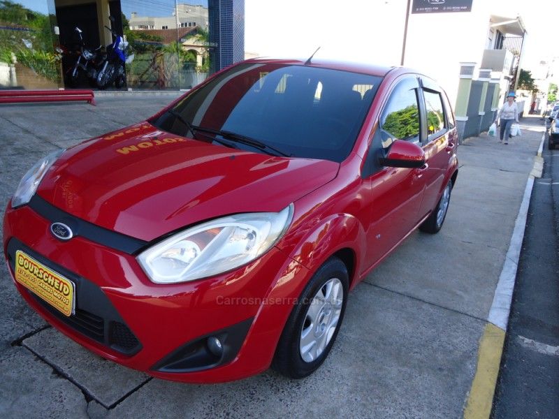 FORD FIESTA 1.0 MPI CLASS 8V 2014/2014 BOURSCHEID CARROS E MOTOS SANTA CLARA DO SUL / Carros no Vale