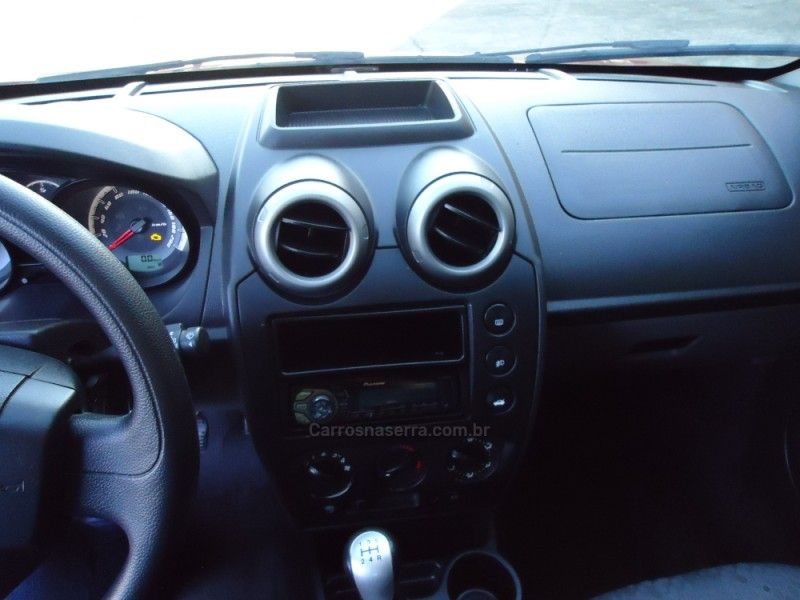 FORD FIESTA 1.0 MPI CLASS 8V 2014/2014 BOURSCHEID CARROS E MOTOS SANTA CLARA DO SUL / Carros no Vale