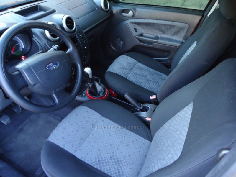 FORD FIESTA 1.0 MPI CLASS 8V 2014/2014 BOURSCHEID CARROS E MOTOS SANTA CLARA DO SUL / Carros no Vale
