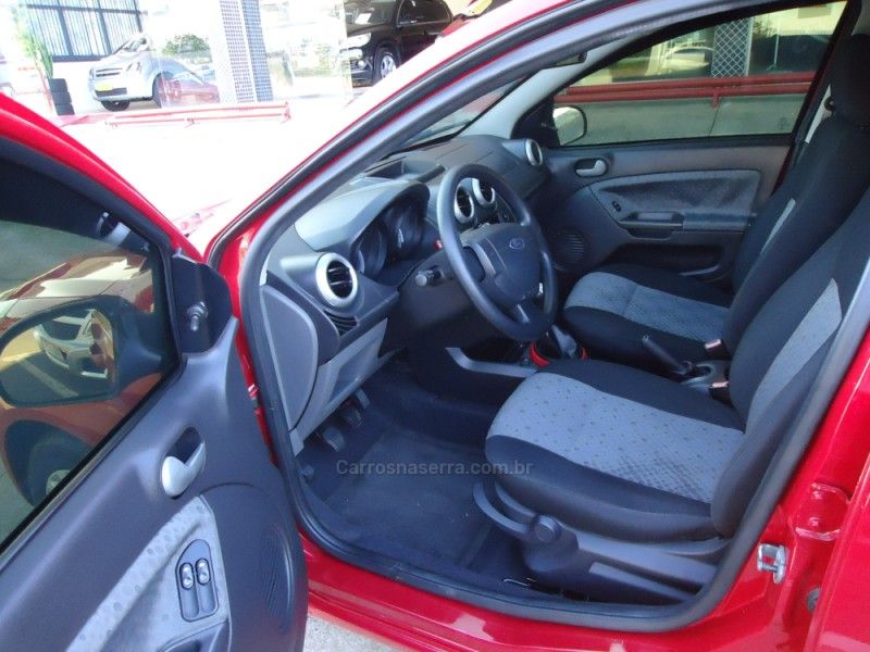 FORD FIESTA 1.0 MPI CLASS 8V 2014/2014 BOURSCHEID CARROS E MOTOS SANTA CLARA DO SUL / Carros no Vale