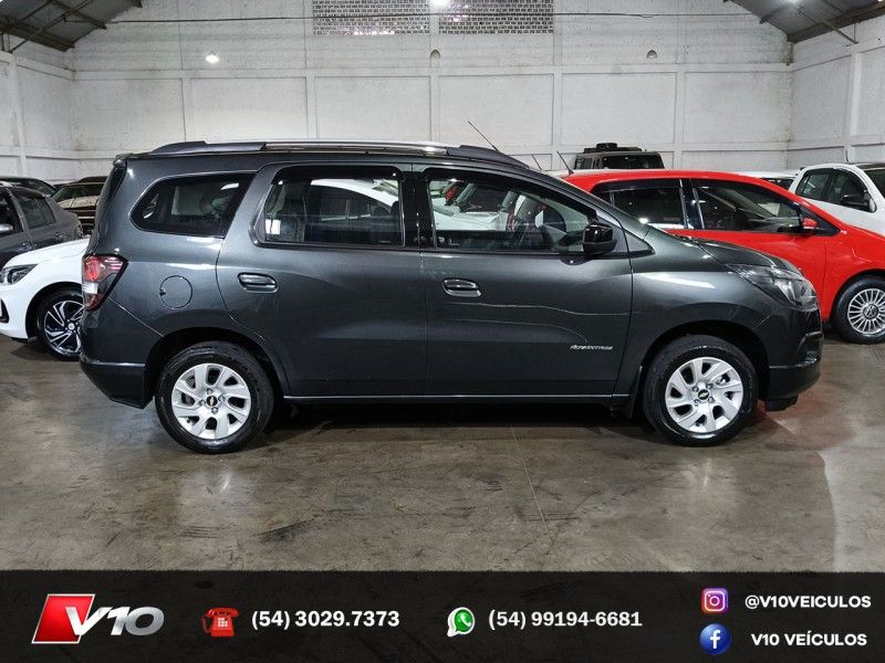 CHEVROLET SPIN 1.8 ADVANTAGE 8V 2017/2018 V10 VEÍCULOS CAXIAS DO SUL / Carros no Vale