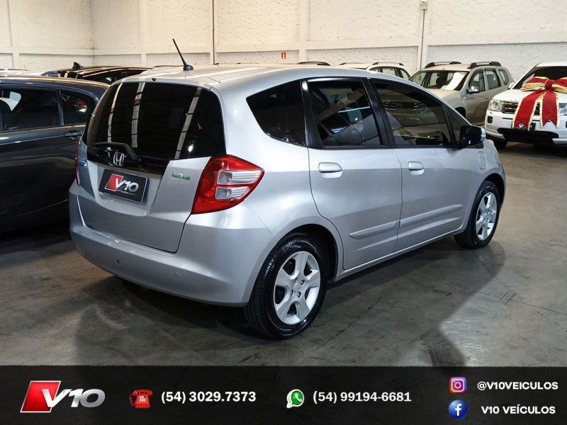HONDA FIT 1.4 LX 16V 2010/2011 V10 VEÍCULOS CAXIAS DO SUL / Carros no Vale
