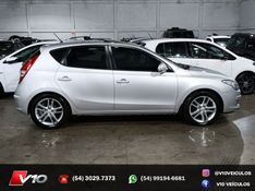 HYUNDAI I30 2.0 MPI 16V 2011/2012 V10 VEÍCULOS CAXIAS DO SUL / Carros no Vale