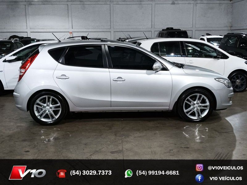 HYUNDAI I30 2.0 MPI 16V 2011/2012 V10 VEÍCULOS CAXIAS DO SUL / Carros no Vale