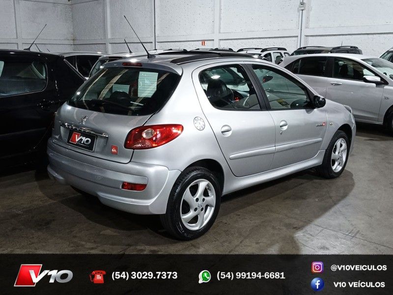PEUGEOT 207 1.4 QUIKSILVER 8V 2010/2011 V10 VEÍCULOS CAXIAS DO SUL / Carros no Vale