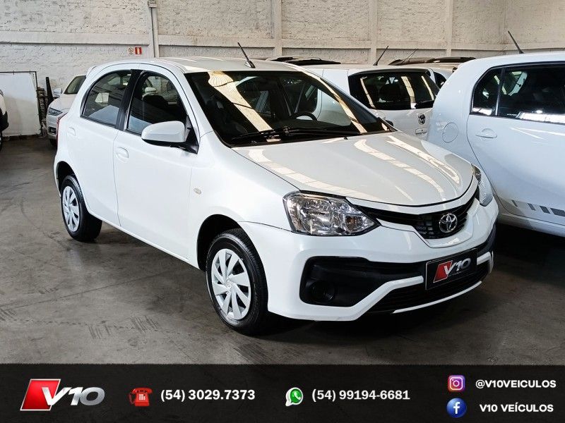 TOYOTA ETIOS 1.5 XS 16V 2017/2018 V10 VEÍCULOS CAXIAS DO SUL / Carros no Vale