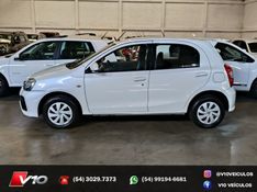 TOYOTA ETIOS 1.5 XS 16V 2017/2018 V10 VEÍCULOS CAXIAS DO SUL / Carros no Vale