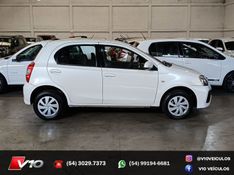 TOYOTA ETIOS 1.5 XS 16V 2017/2018 V10 VEÍCULOS CAXIAS DO SUL / Carros no Vale
