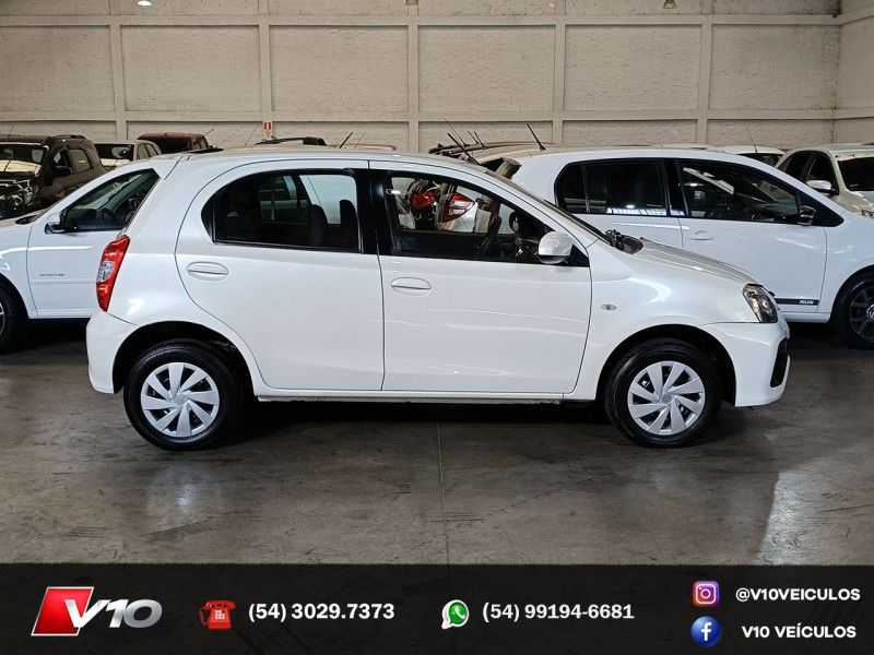 TOYOTA ETIOS 1.5 XS 16V 2017/2018 V10 VEÍCULOS CAXIAS DO SUL / Carros no Vale