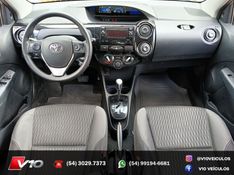 TOYOTA ETIOS 1.5 XS 16V 2017/2018 V10 VEÍCULOS CAXIAS DO SUL / Carros no Vale