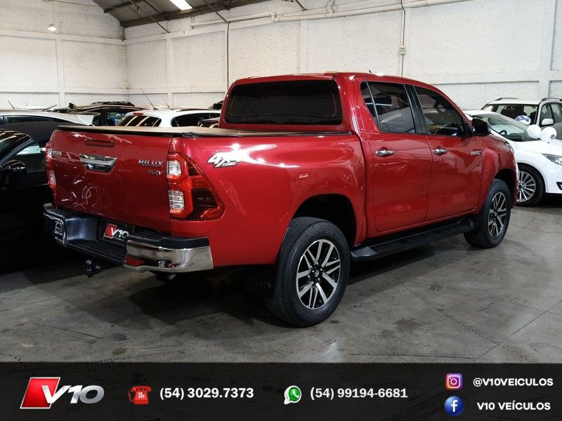 TOYOTA HILUX 2.8 SRV 4X4 CD 16V 2019/2020 V10 VEÍCULOS CAXIAS DO SUL / Carros no Vale