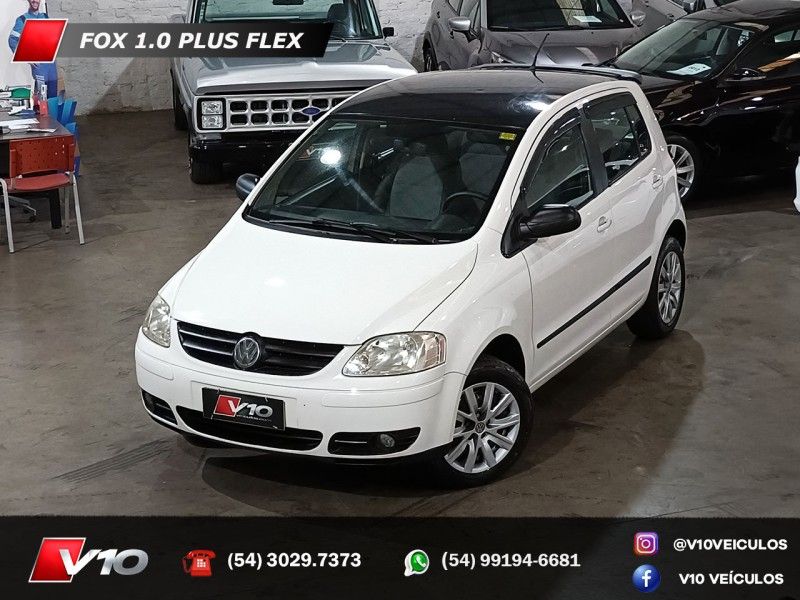 VOLKSWAGEN FOX 1.0 MI PLUS 8V 2004/2005 V10 VEÍCULOS CAXIAS DO SUL / Carros no Vale