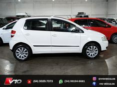 VOLKSWAGEN FOX 1.0 MI PLUS 8V 2004/2005 V10 VEÍCULOS CAXIAS DO SUL / Carros no Vale