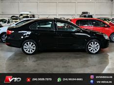 VOLKSWAGEN JETTA 2.0 COMFORTLINE TIPTRONIC 2011/2012 V10 VEÍCULOS CAXIAS DO SUL / Carros no Vale