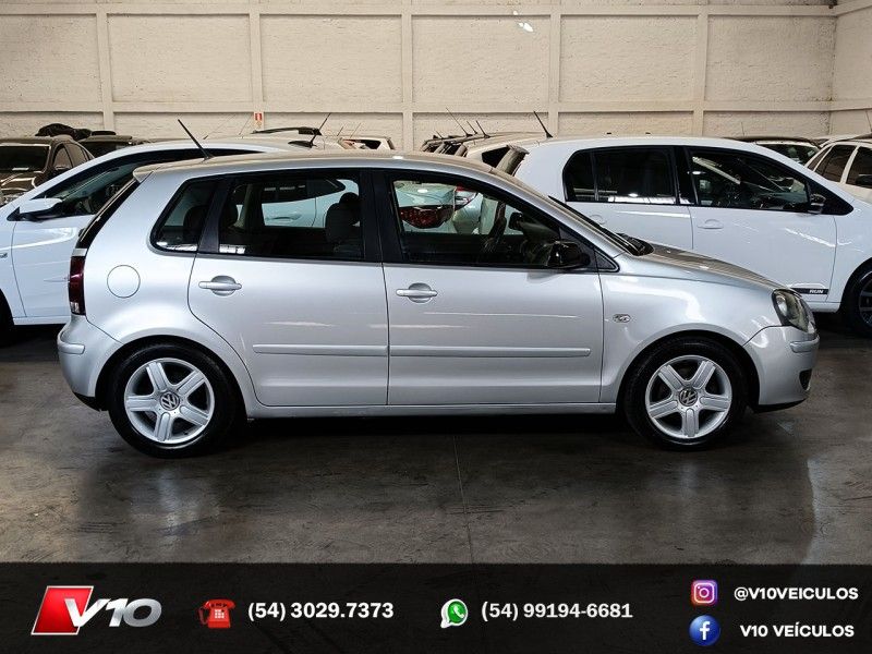 VOLKSWAGEN POLO 1.6 MI 8V 2007/2008 V10 VEÍCULOS CAXIAS DO SUL / Carros no Vale