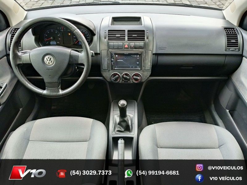VOLKSWAGEN POLO 1.6 MI 8V 2007/2008 V10 VEÍCULOS CAXIAS DO SUL / Carros no Vale
