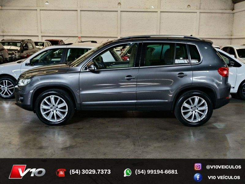 VOLKSWAGEN TIGUAN 2.0 TSI 16V TURBO TIPTRONIC 2011/2012 V10 VEÍCULOS CAXIAS DO SUL / Carros no Vale
