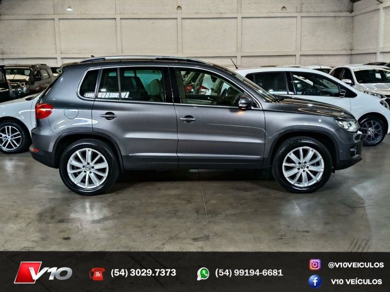 VOLKSWAGEN TIGUAN 2.0 TSI 16V TURBO TIPTRONIC 2011/2012 V10 VEÍCULOS CAXIAS DO SUL / Carros no Vale