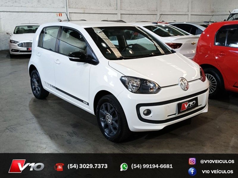 VOLKSWAGEN UP 1.0 MPI RUN UP 12V 2016/2017 V10 VEÍCULOS CAXIAS DO SUL / Carros no Vale