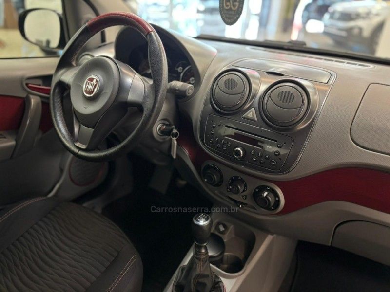 FIAT PALIO 1.6 MPI SPORTING 16V 2012/2013 LUIGGI AUTOMÓVEIS CARLOS BARBOSA / Carros no Vale
