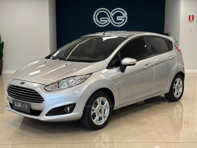 FORD FIESTA 1.5 SE HATCH 16V 2014/2015 LUIGGI AUTOMÓVEIS CARLOS BARBOSA / Carros no Vale
