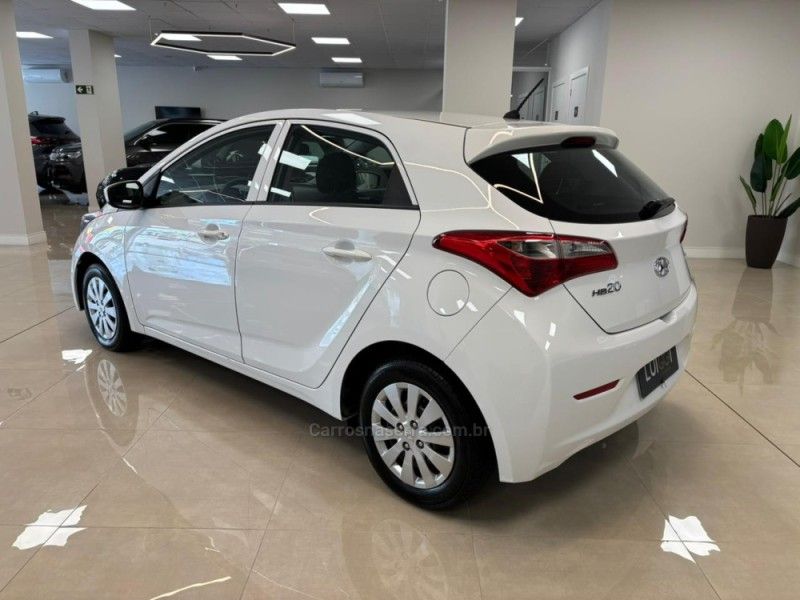 HYUNDAI HB20 1.0 COMFORT PLUS 12V TURBO 2015/2015 LUIGGI AUTOMÓVEIS CARLOS BARBOSA / Carros no Vale HYUNDAI HB20 1.0 COMFORT PLUS 12V TURBO 2015/2015 LUIGGI AUTOMÓVEIS CARLOS BARBOSA / Carros no Vale