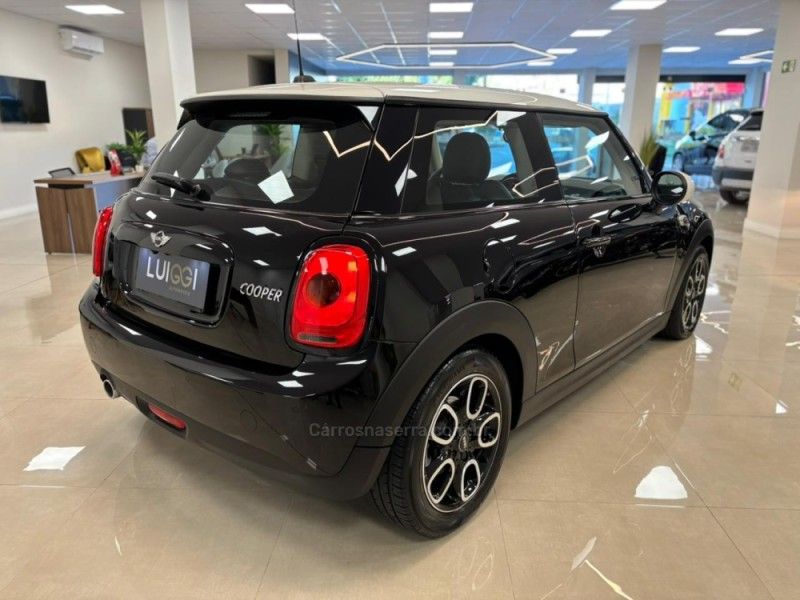 MINI COOPER 1.5 12V TURBO 2017/2018 LUIGGI AUTOMÓVEIS CARLOS BARBOSA / Carros no Vale