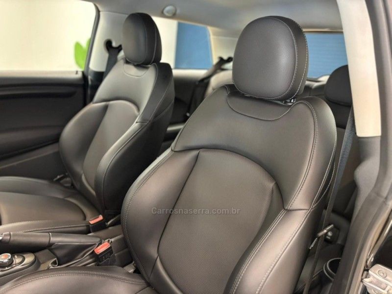 MINI COOPER 1.5 12V TURBO 2017/2018 LUIGGI AUTOMÓVEIS CARLOS BARBOSA / Carros no Vale