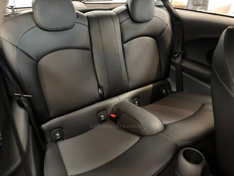 MINI COOPER 1.5 12V TURBO 2017/2018 LUIGGI AUTOMÓVEIS CARLOS BARBOSA / Carros no Vale