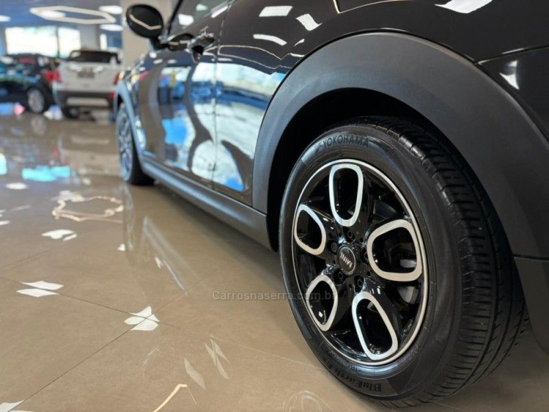 MINI COOPER 1.5 12V TURBO 2017/2018 LUIGGI AUTOMÓVEIS CARLOS BARBOSA / Carros no Vale